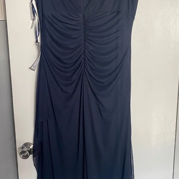 Xscape Gown - Picture 2 of 5